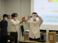 ライト博士と光のミステリー!～放射光のなぞをあばけ!～