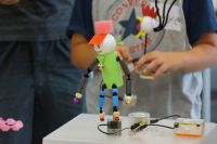 乾電池式の小型コンピューターで動くおもちゃをつくってみよう!