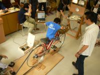 ③自転車で発電してみよう(子供対象:目標発電 100ワット)