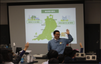 電気のひみつ発見!!～手回し発電機で電気をつくってみよう～